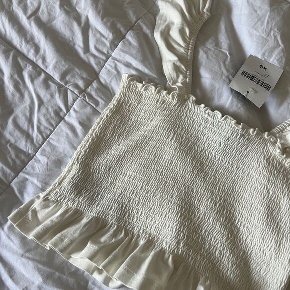 NWT Forever 21 Cream Ruffle Smocked Top Size XS - Picture 2 of 6